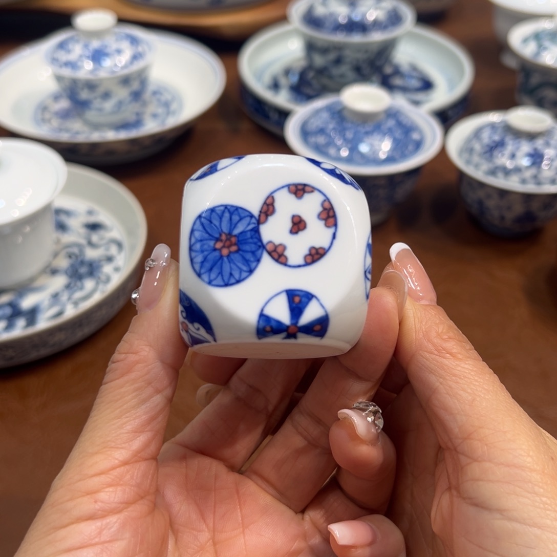 盖置骰子型盖置皮球花