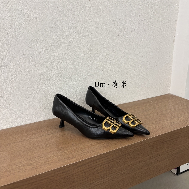 三种跟高~设计感bb扣尖头浅口细跟单鞋女气质百搭低跟通勤高跟鞋