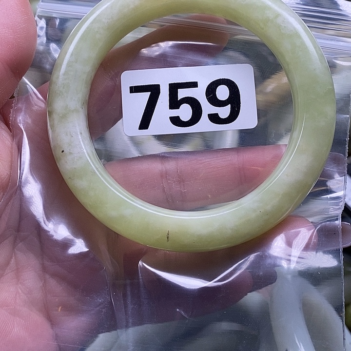 未***了蛇纹石玉未镶嵌手镯