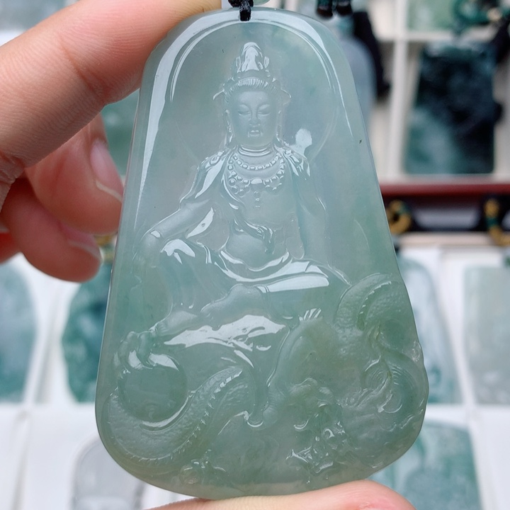 翡翠未镶嵌颈饰御龙观音