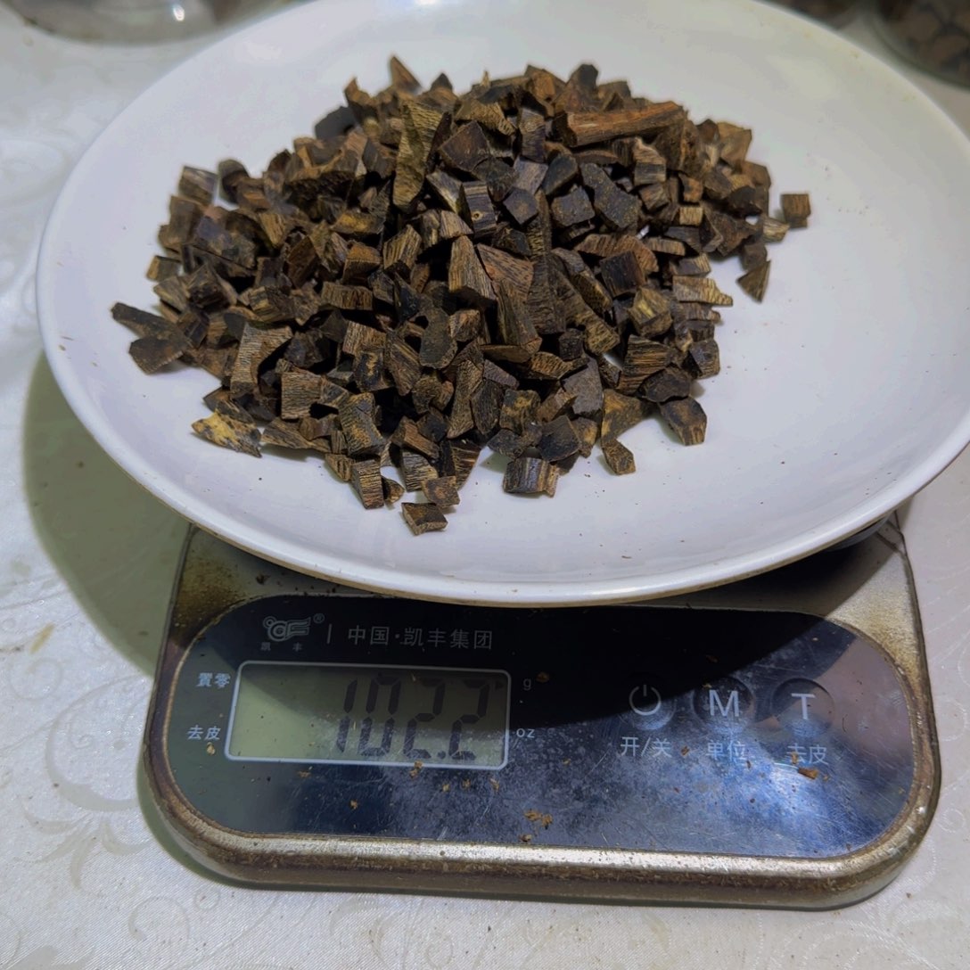 沉香沉香碎屑流油王碎料102克！！！