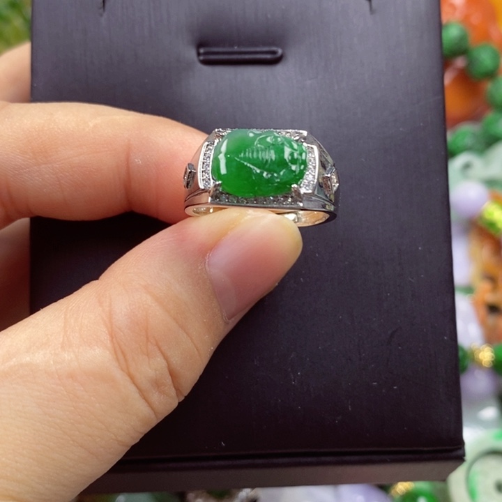 翡翠未镶嵌吊坠(赠链)