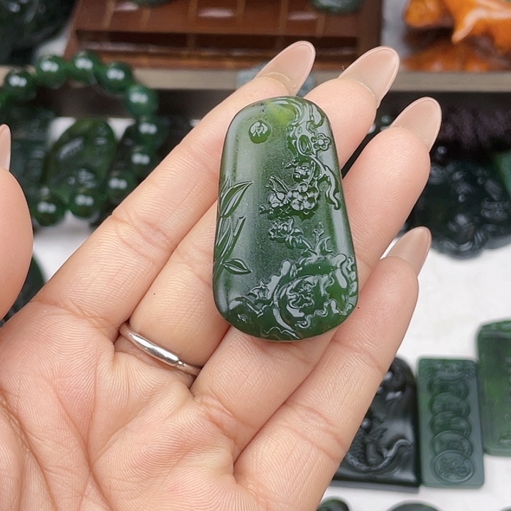 宝***士蛇纹石玉未镶嵌挂件