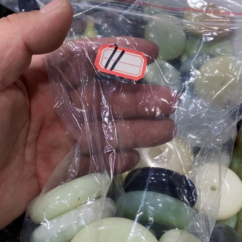 未镶嵌蛇纹石玉颈饰