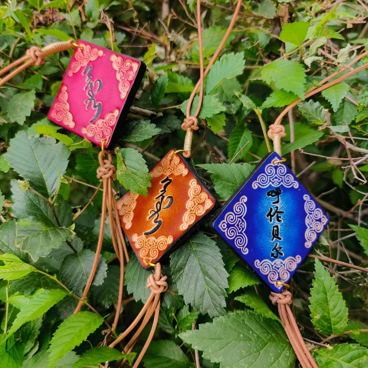 皮雕蒙汉双文挂饰
