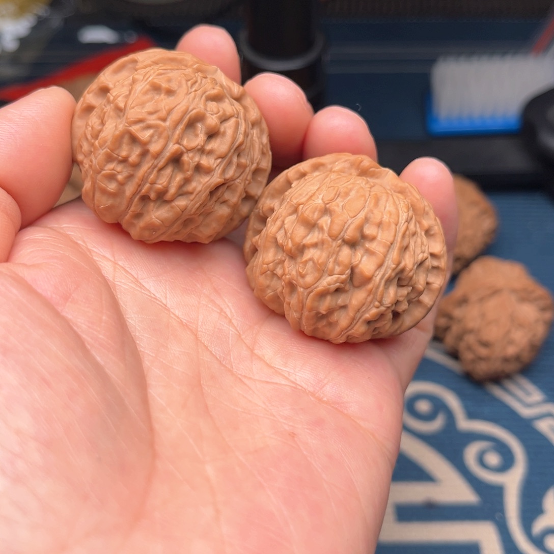 文玩核桃把件闷白