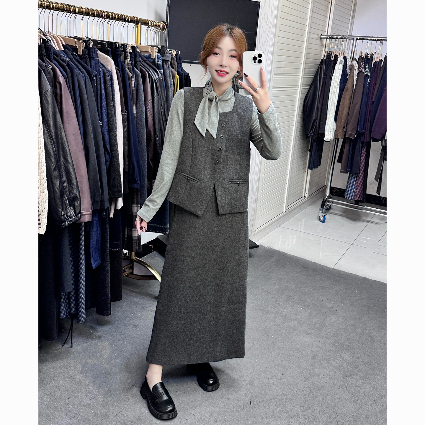 高级感时尚呢子套装裙女2025秋新款轻奢气质马甲T恤半身裙三件套