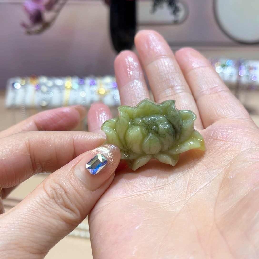 岫玉颈饰未镶嵌手镯