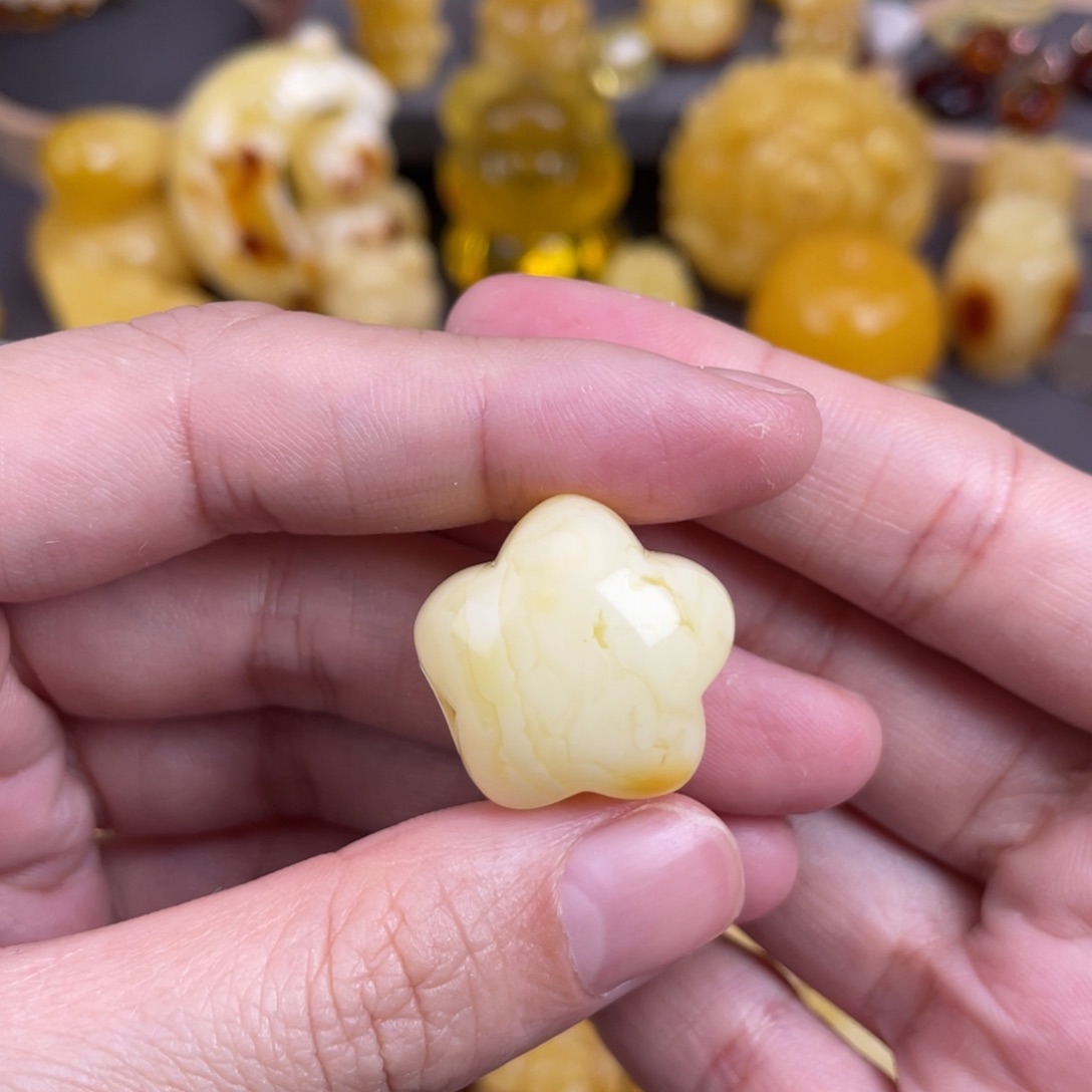 琥珀裸石未镶嵌蜜蜡