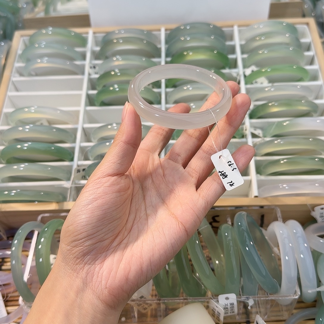 玛瑙/玉髓未镶嵌手镯圈口56.3