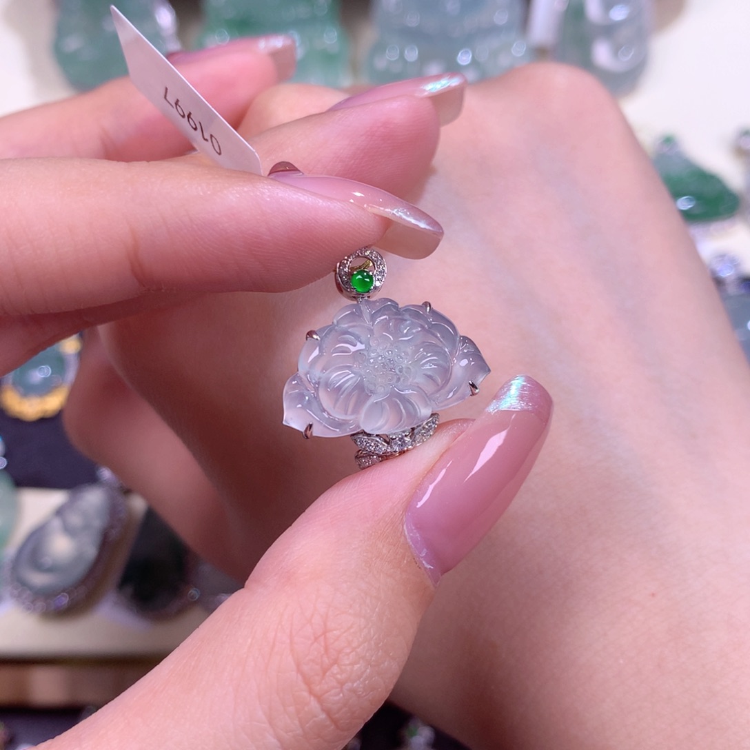 翡翠颈饰18K金镶嵌莲花
