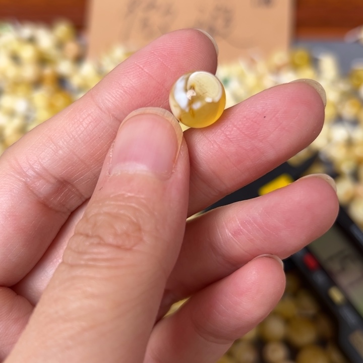 蜜蜡未镶嵌裸石10.4mm一个