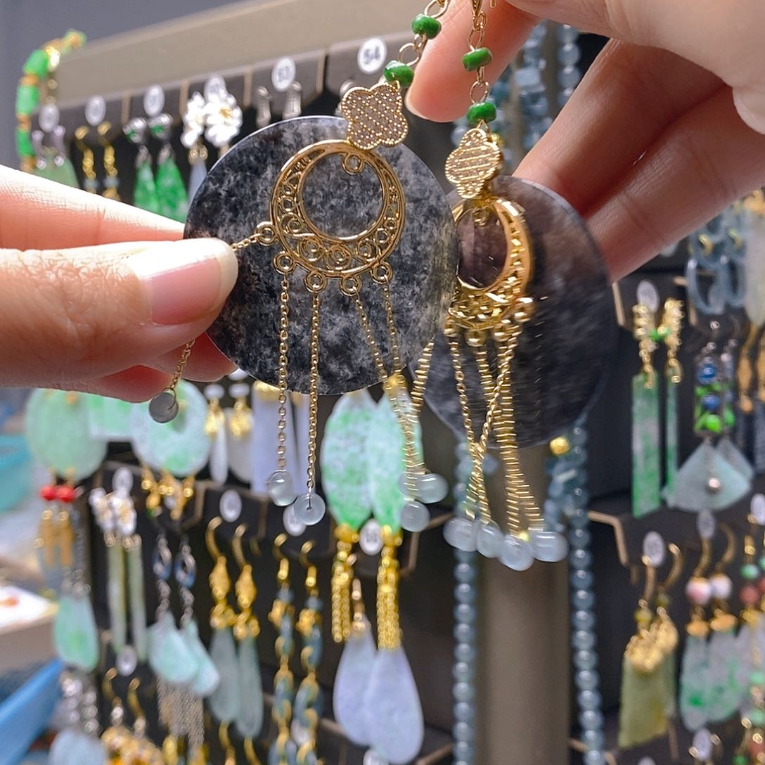 未镶嵌翡翠耳饰翡翠