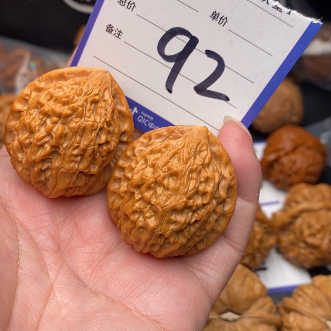 把件桃核金牛34mo