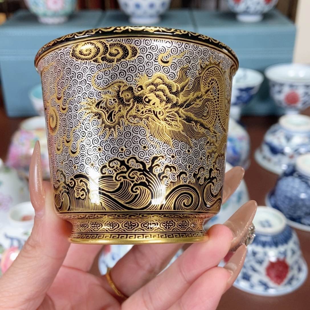 溢珍堂堆金银鱼化龙直口杯