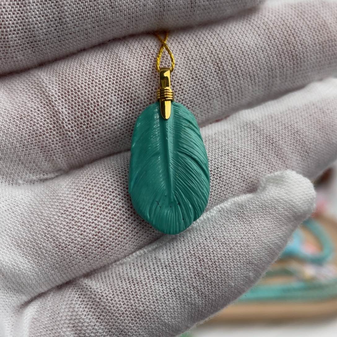 绿松石手链18K金镶嵌玉化羽毛吊坠