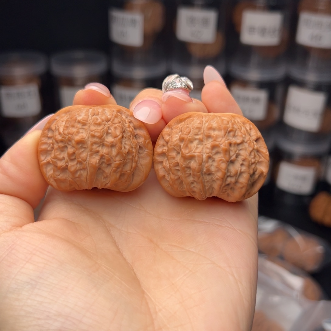 文玩核桃吊坠痛**扉血麒麟