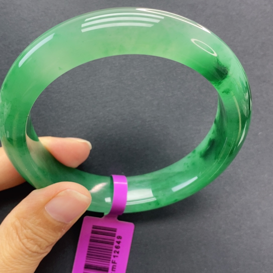 石英质玉未镶嵌手镯雪*