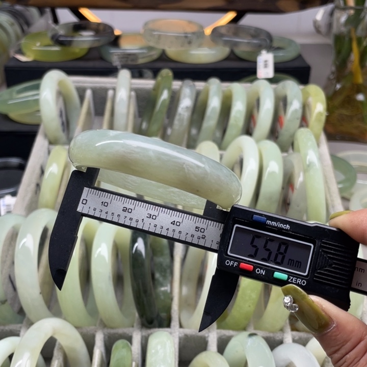 蛇纹石玉手镯未镶嵌209