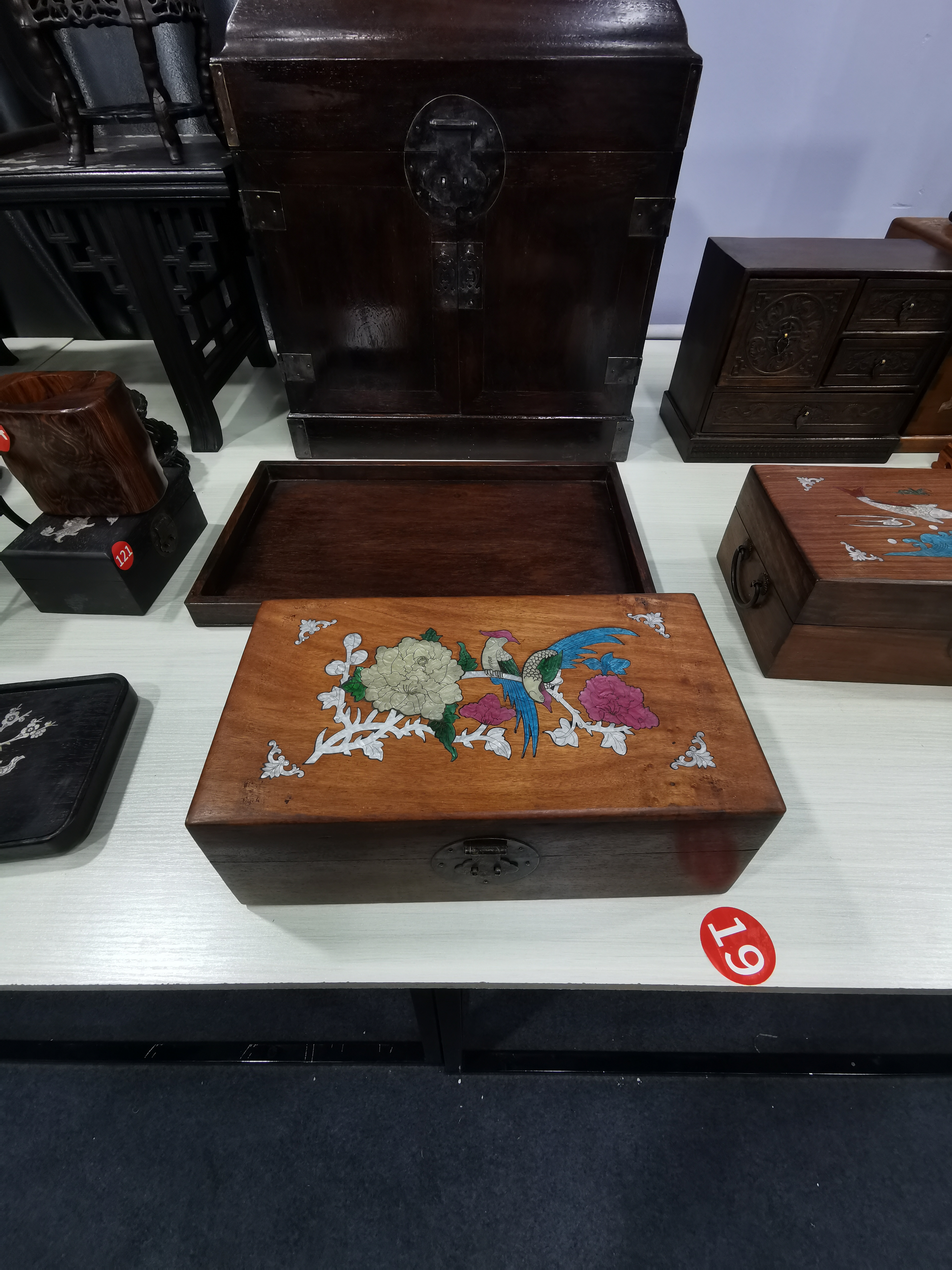 螺钿镶嵌鸟踏花枝储物盒