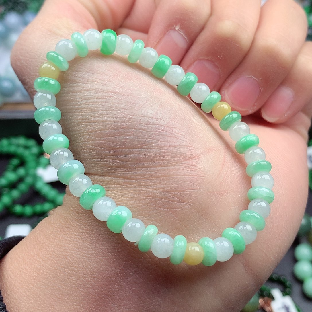 翡翠颈饰未镶嵌手串