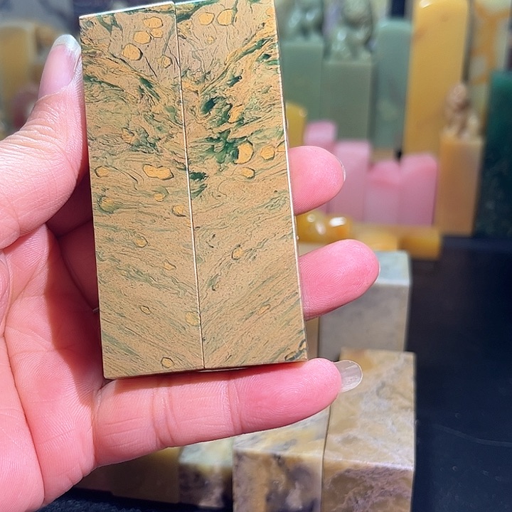 昌化石印石刀感十足，石质细腻