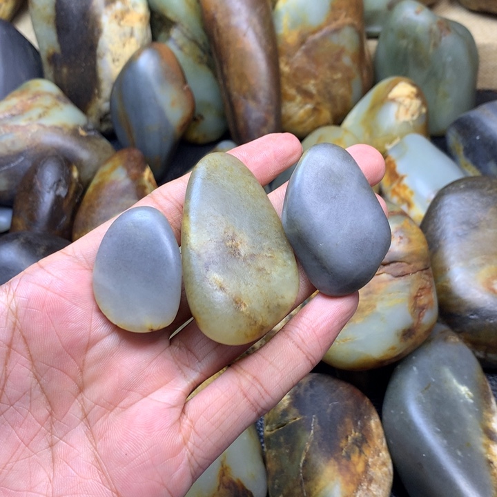 哎***下和田玉未镶嵌挂件