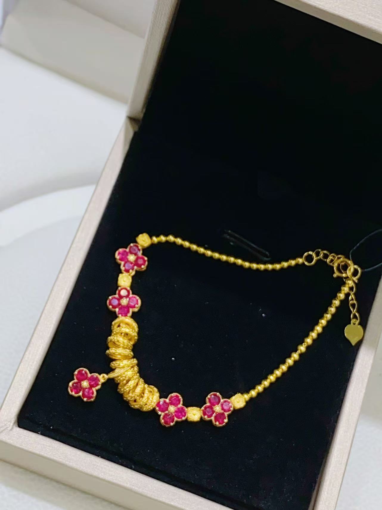 18K金镶嵌天然红宝石手链四叶草盘缠款