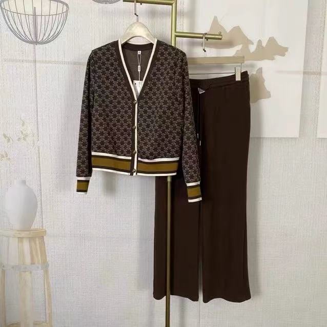 C142. 高级感显瘦洋气休闲运动套装RS-FRX23CA006