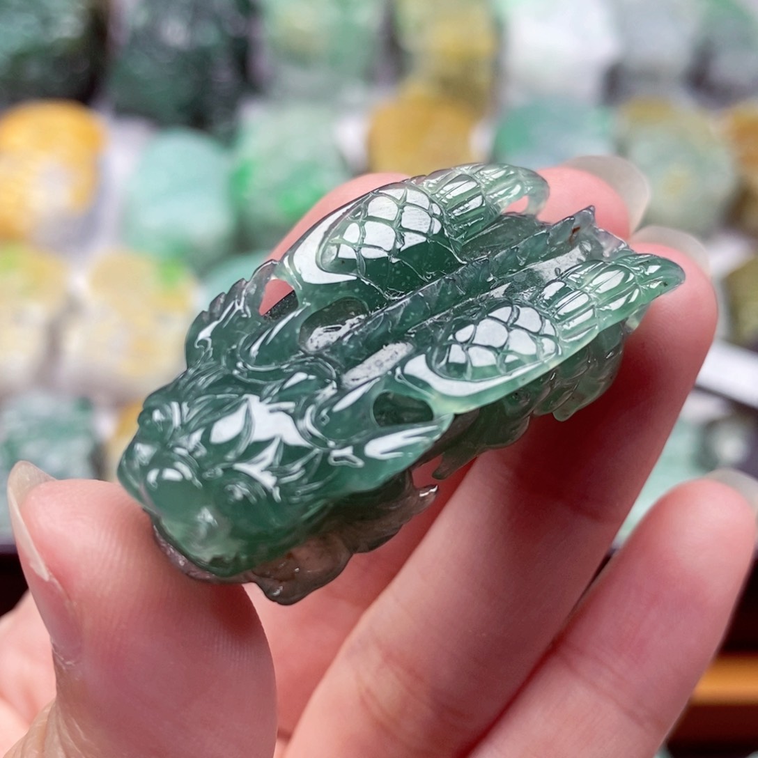 翡翠颈饰未镶嵌翡翠