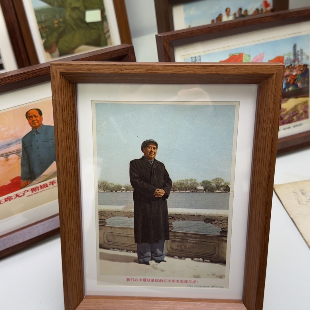 32开摆台 爷爷在杭州西湖