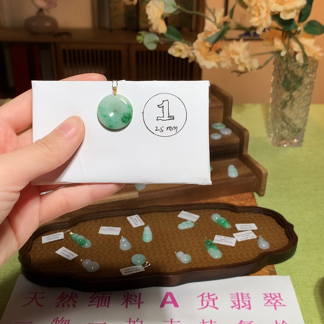 翡翠吊坠(不含链)18K金镶嵌