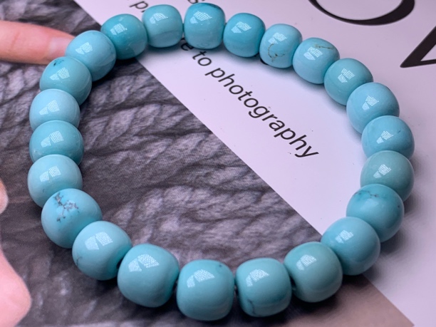 原矿高瓷天空蓝老型手串，尺寸8.5mm，重20.6g，料质干净清爽绿松石