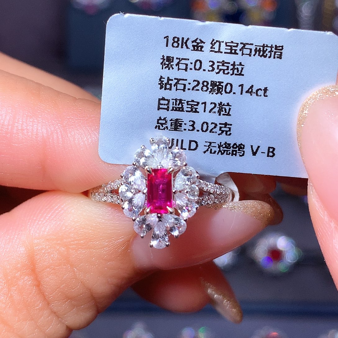 18K金镶嵌戒指红宝石