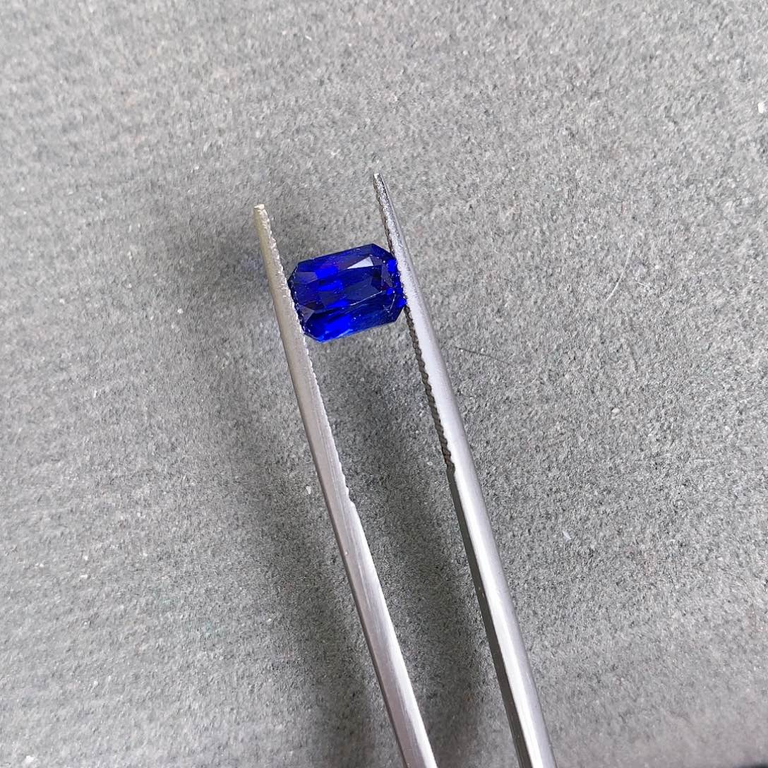 蓝宝石裸石未镶嵌2.18ct色标皇家蓝