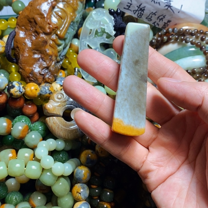 岫岩老玉（透闪石质玉）颈饰未镶嵌