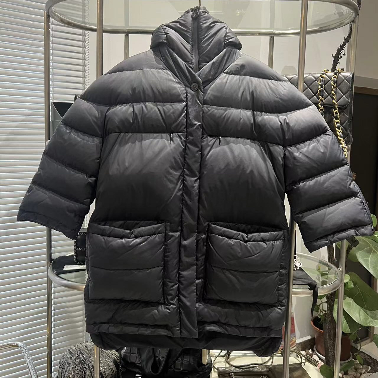 95新 Chanel/香奈儿 17A大都会秀款，黑色羽绒服，36码公价近7w