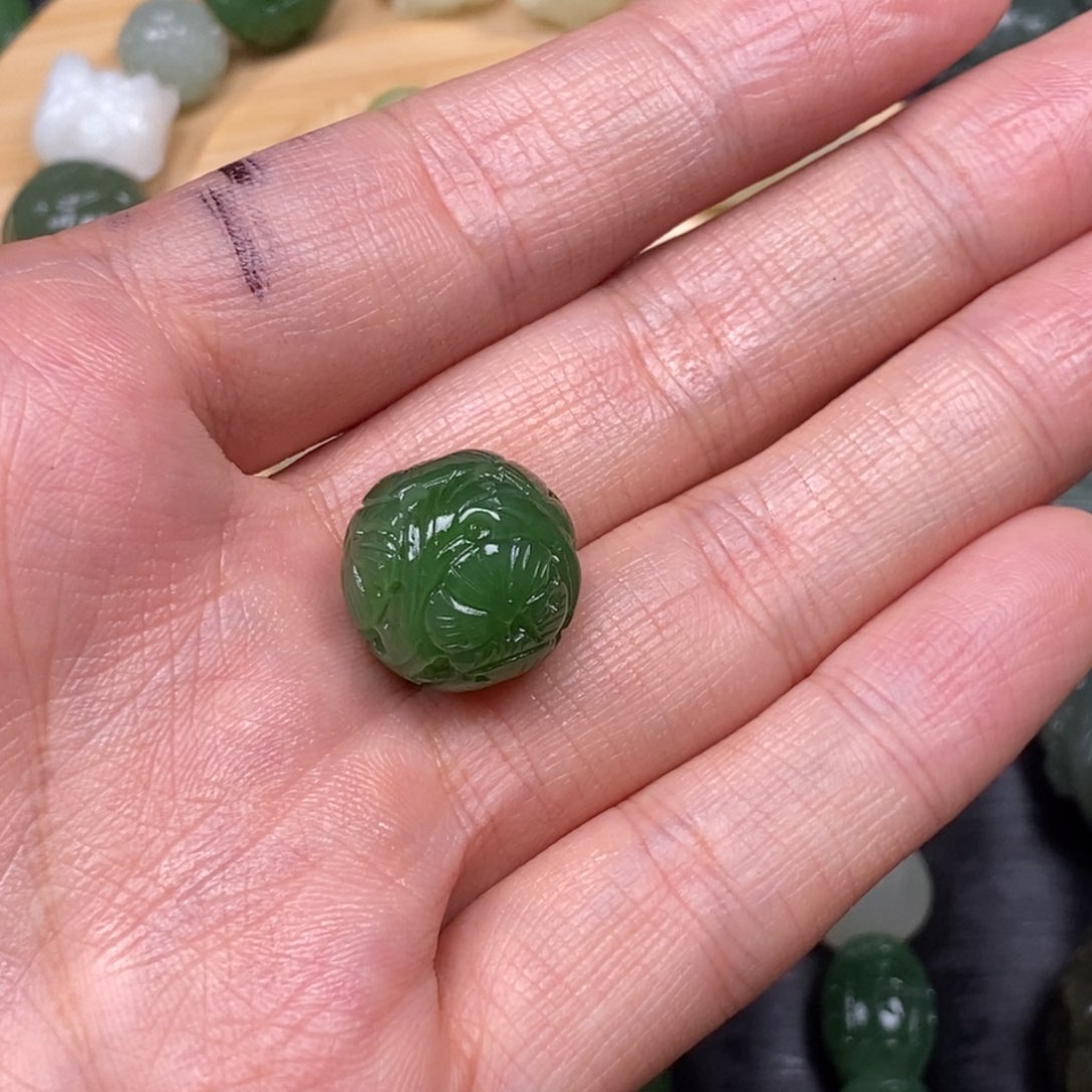 和田玉未镶嵌颈饰路*