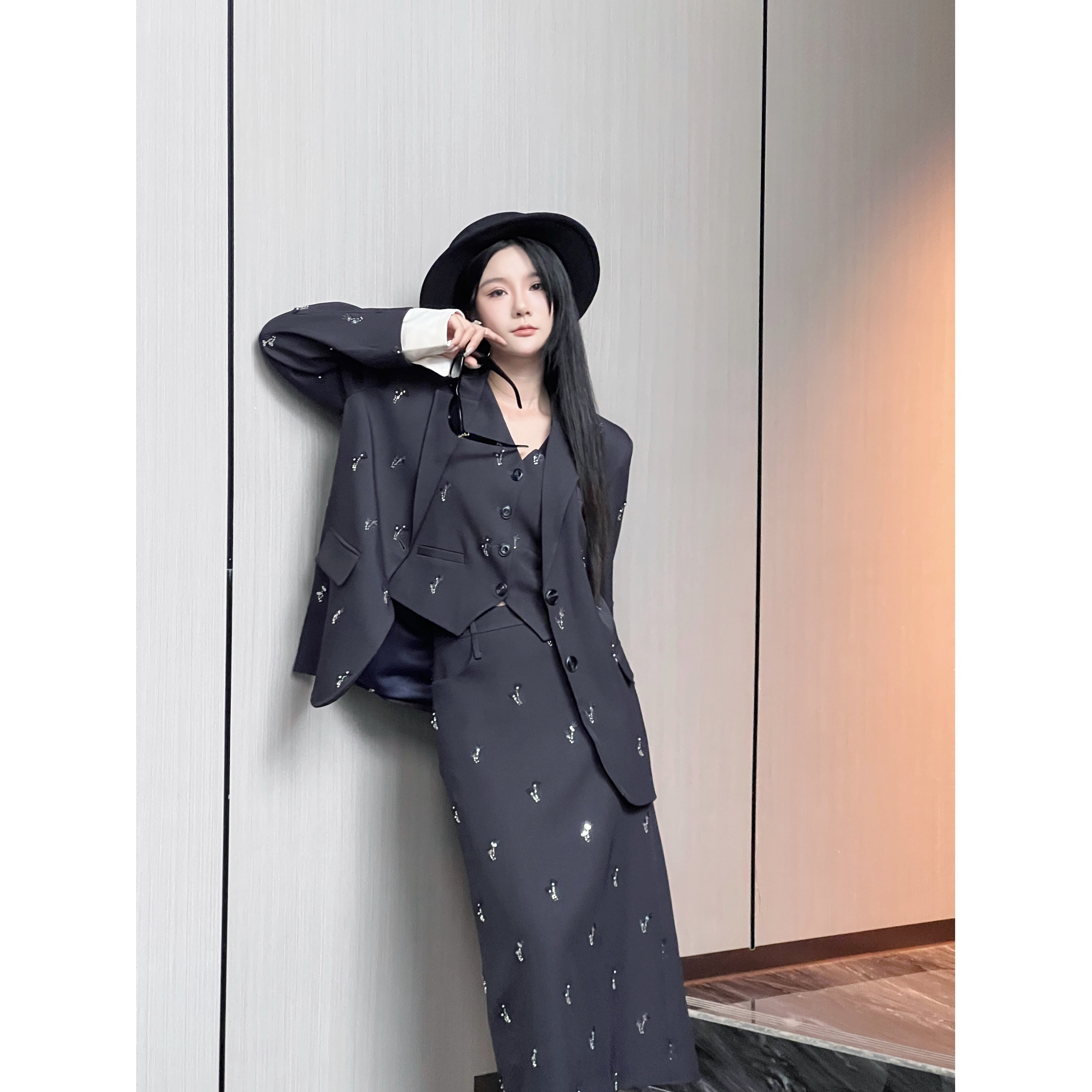 百丝/BAISI商场同步H408320B0设计感时尚手工钉珠阔版西装外套