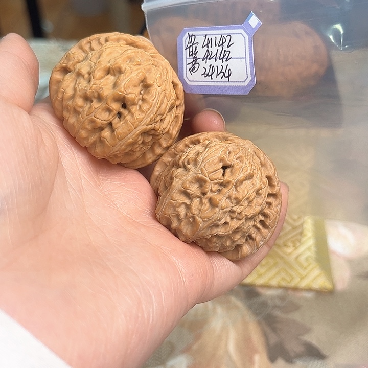 文玩核桃把件白狮子