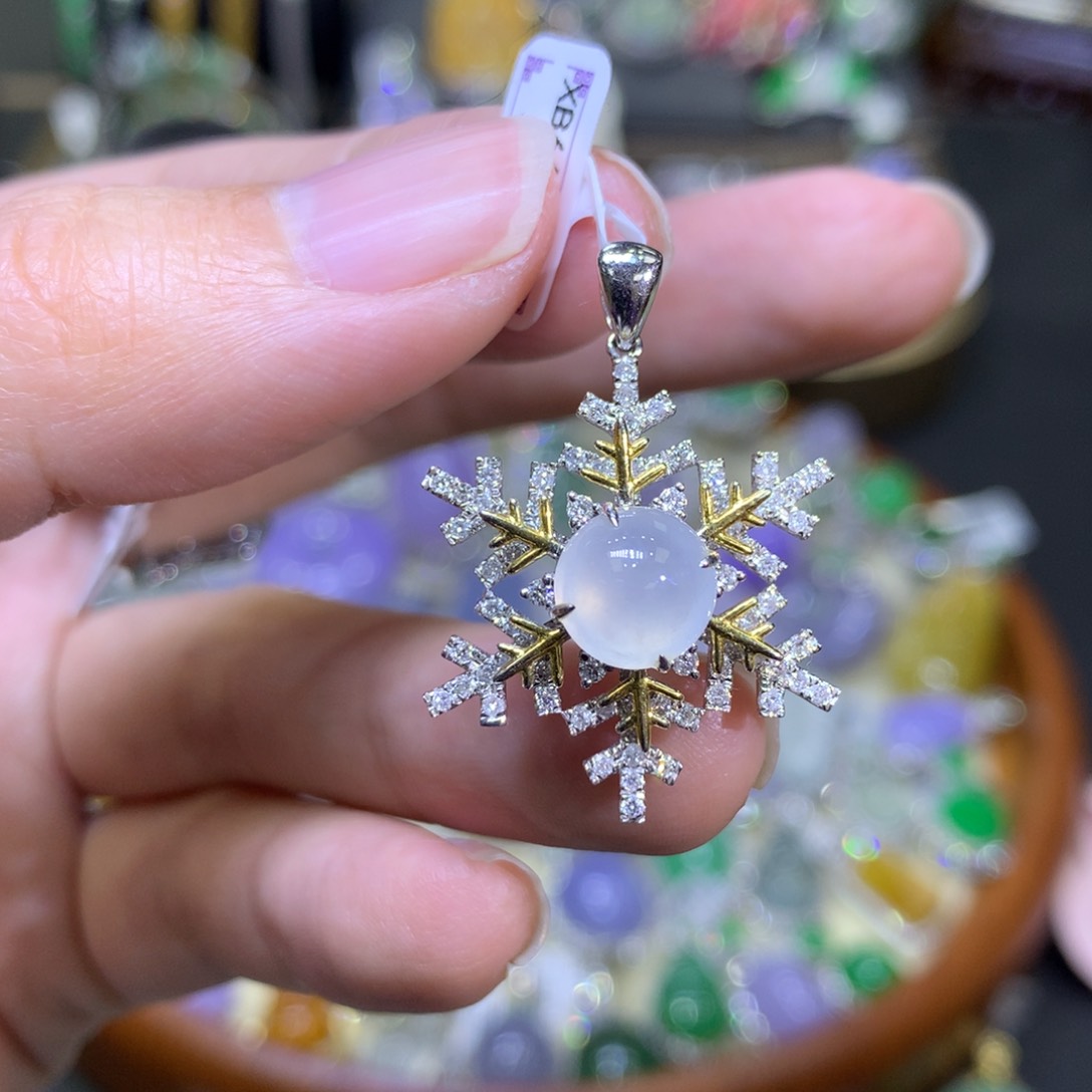 翡翠颈饰18K金镶嵌翡翠吊坠项链