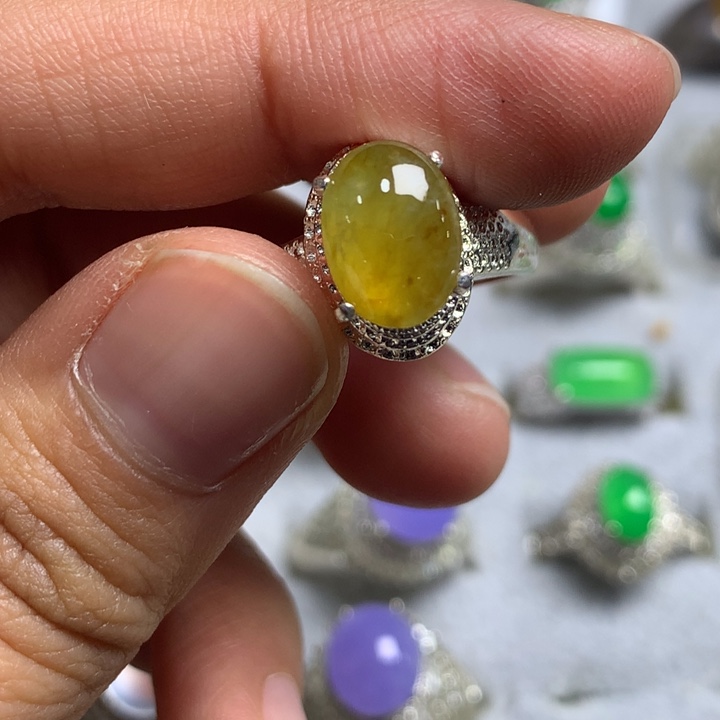 翡翠未镶嵌戒指铜托，卖裸石，需要二次镶嵌