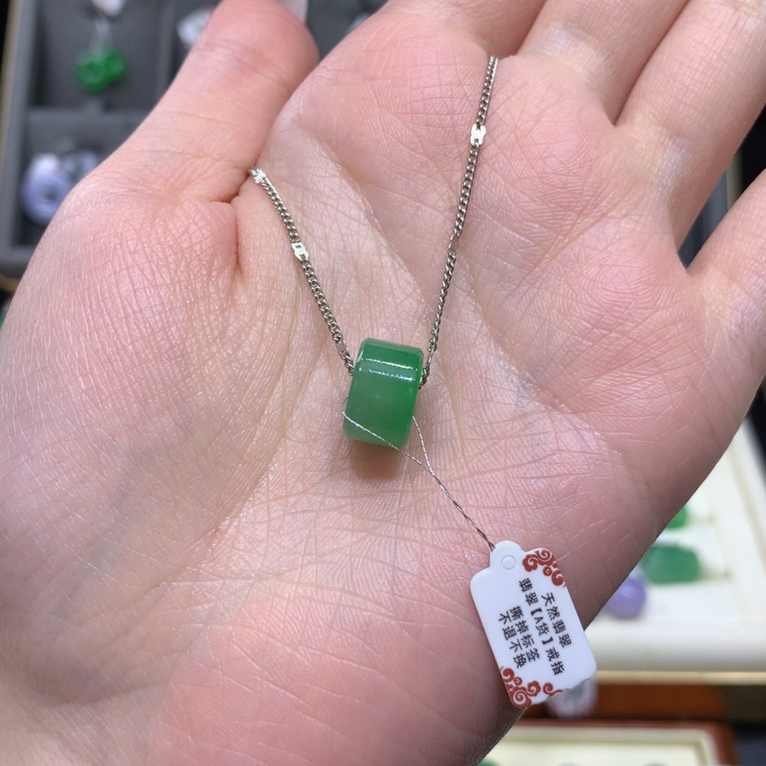 翡翠戒指未镶嵌路路通