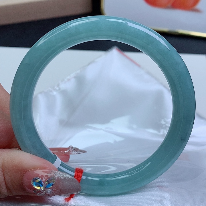 翡翠手镯未镶嵌57圈口