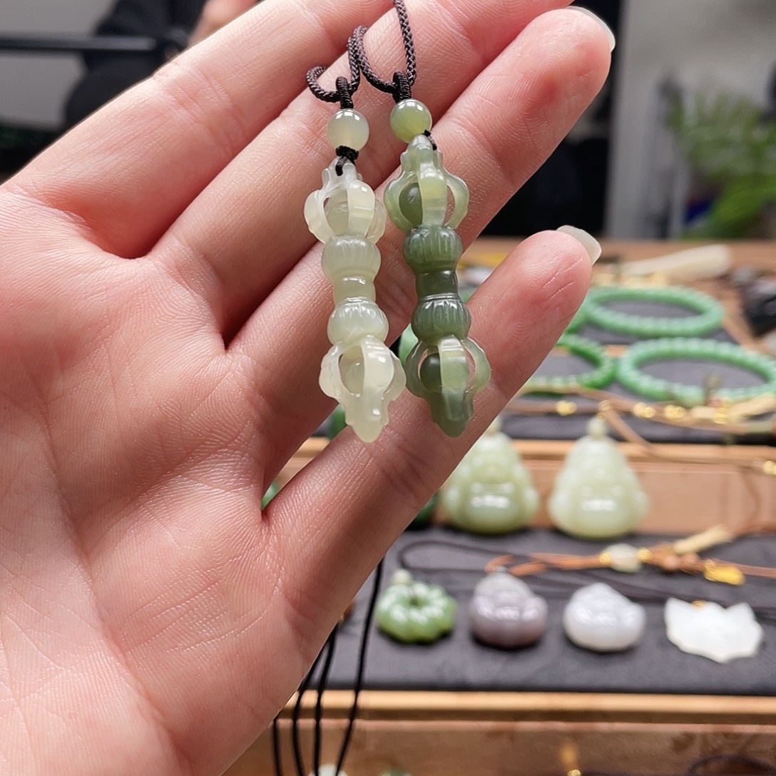 和田玉未镶嵌颈饰多样性发一