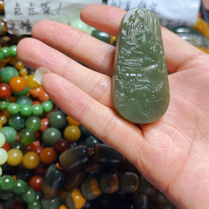 岫岩河磨玉（透闪石质玉）颈饰未镶嵌