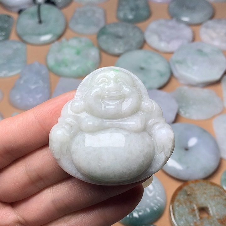 翡翠未镶嵌颈饰佛