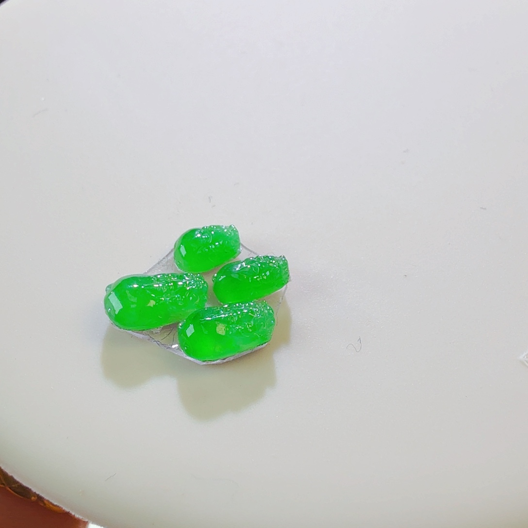 翡翠裸石皮裘一组