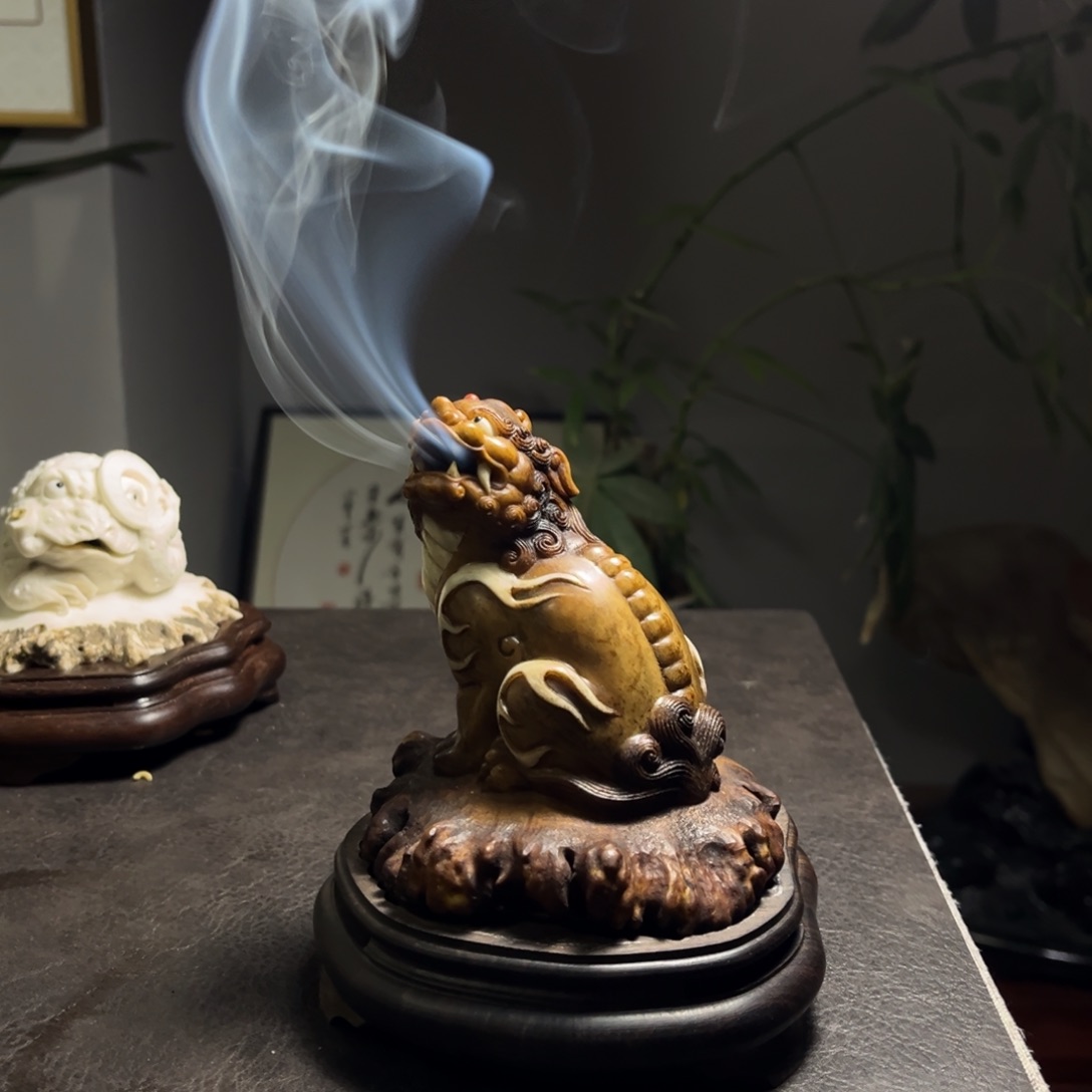 大***兽荔枝木鹿角工艺的摆件