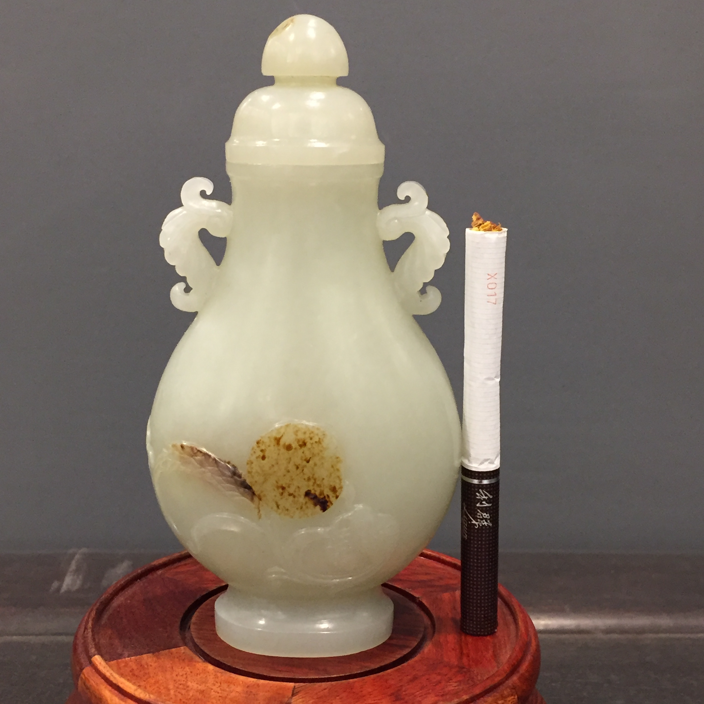 和田白玉花瓶工艺精湛小摆件